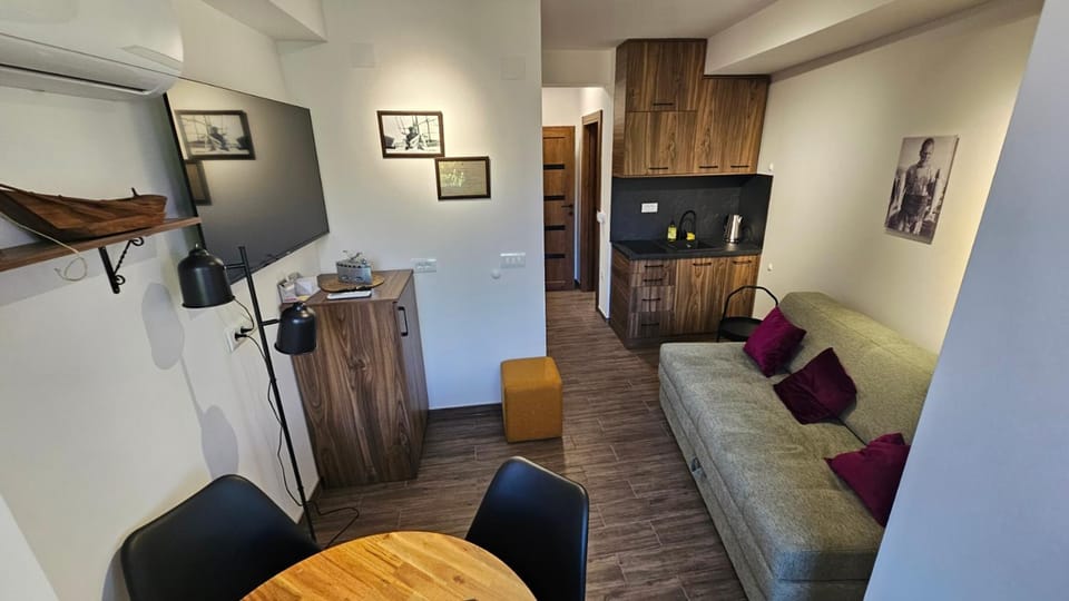 TV and multimedia, Kitchen or kitchenette, Living room, Dining area