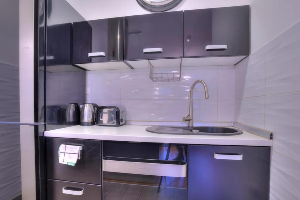 Red Cross Central Apartment-PARKING Apartment in Belgrade