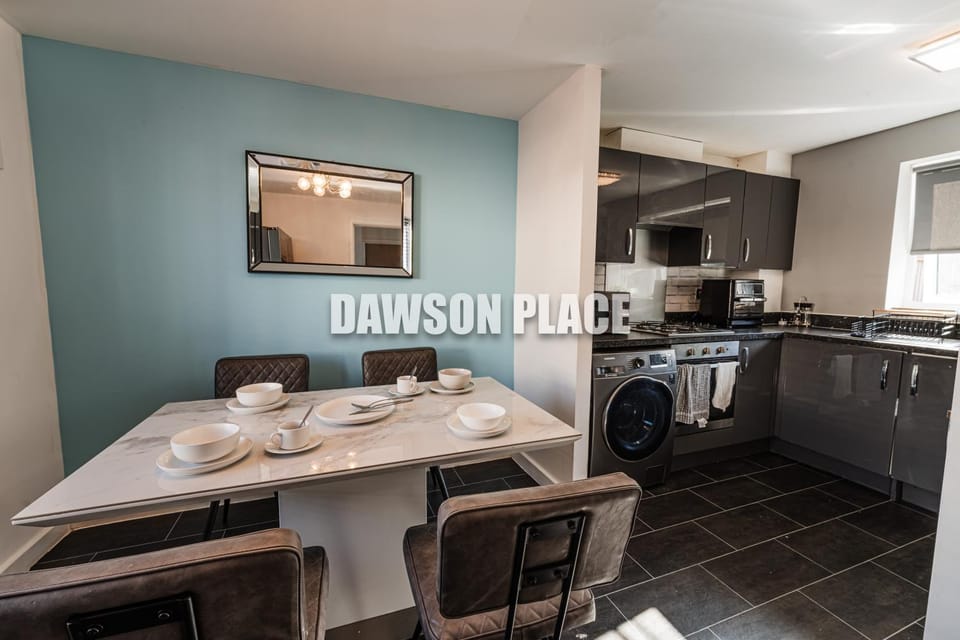 Kitchen or kitchenette, Dining area, oven, washing machine