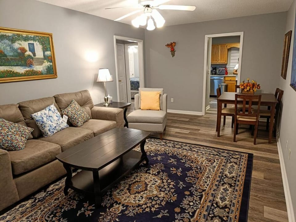 Amazing 2 Bed 2 Full Bath Entire Home West Rome Apartment in Rome