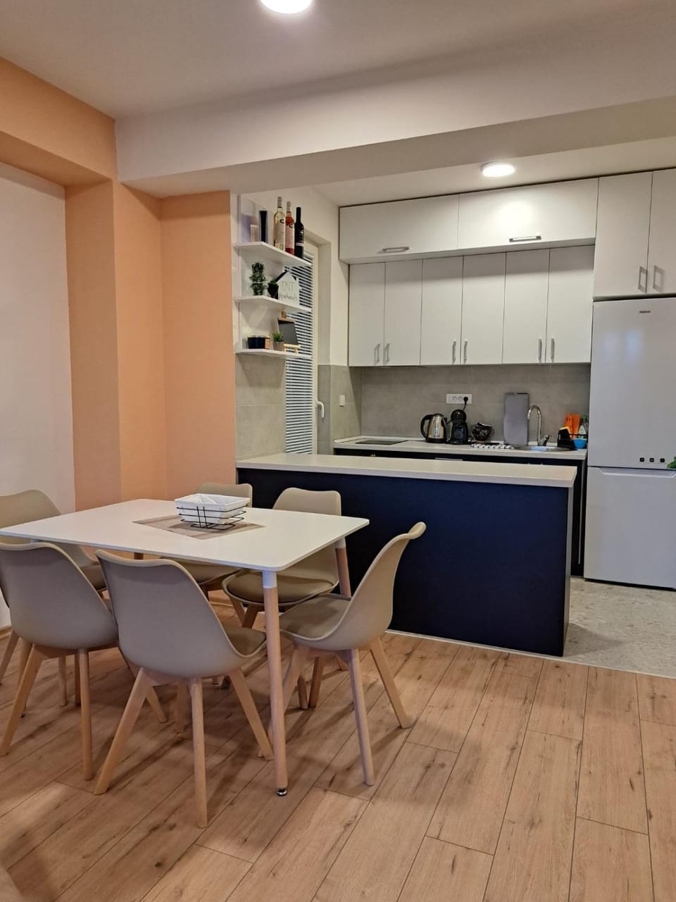 Dining area, kitchen