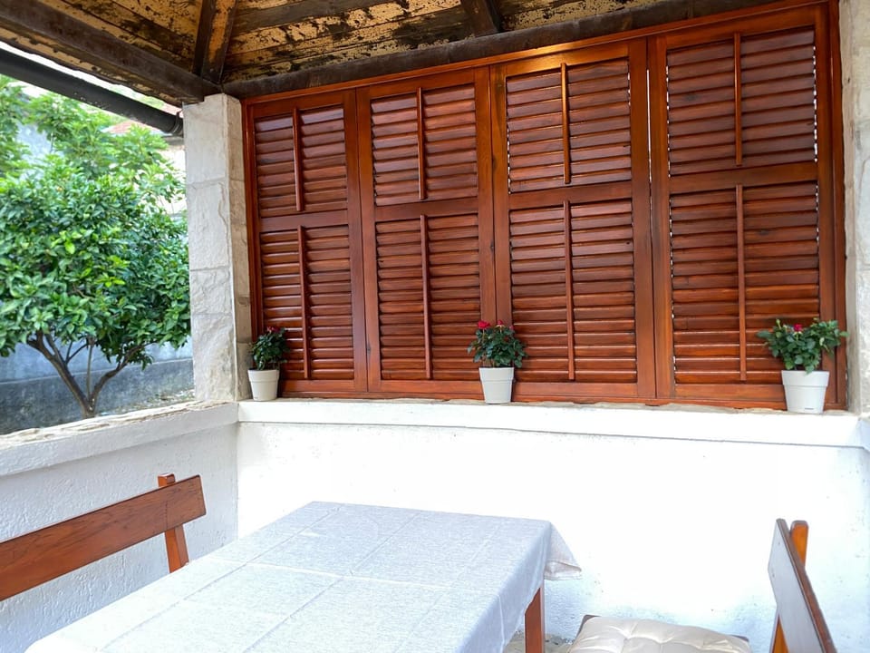 Garden, Seating area, Garden view
