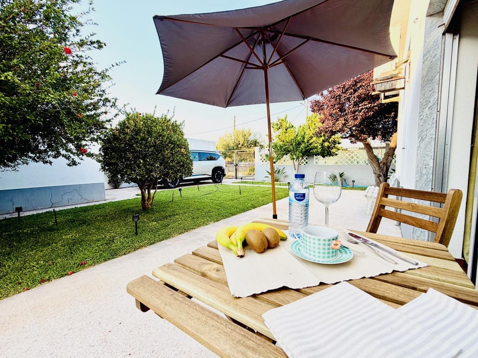 Garden, Dining area, Food