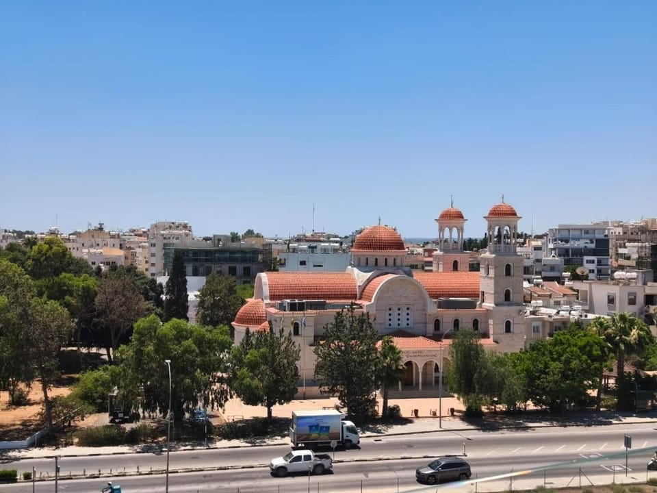Nearby landmark, Landmark view