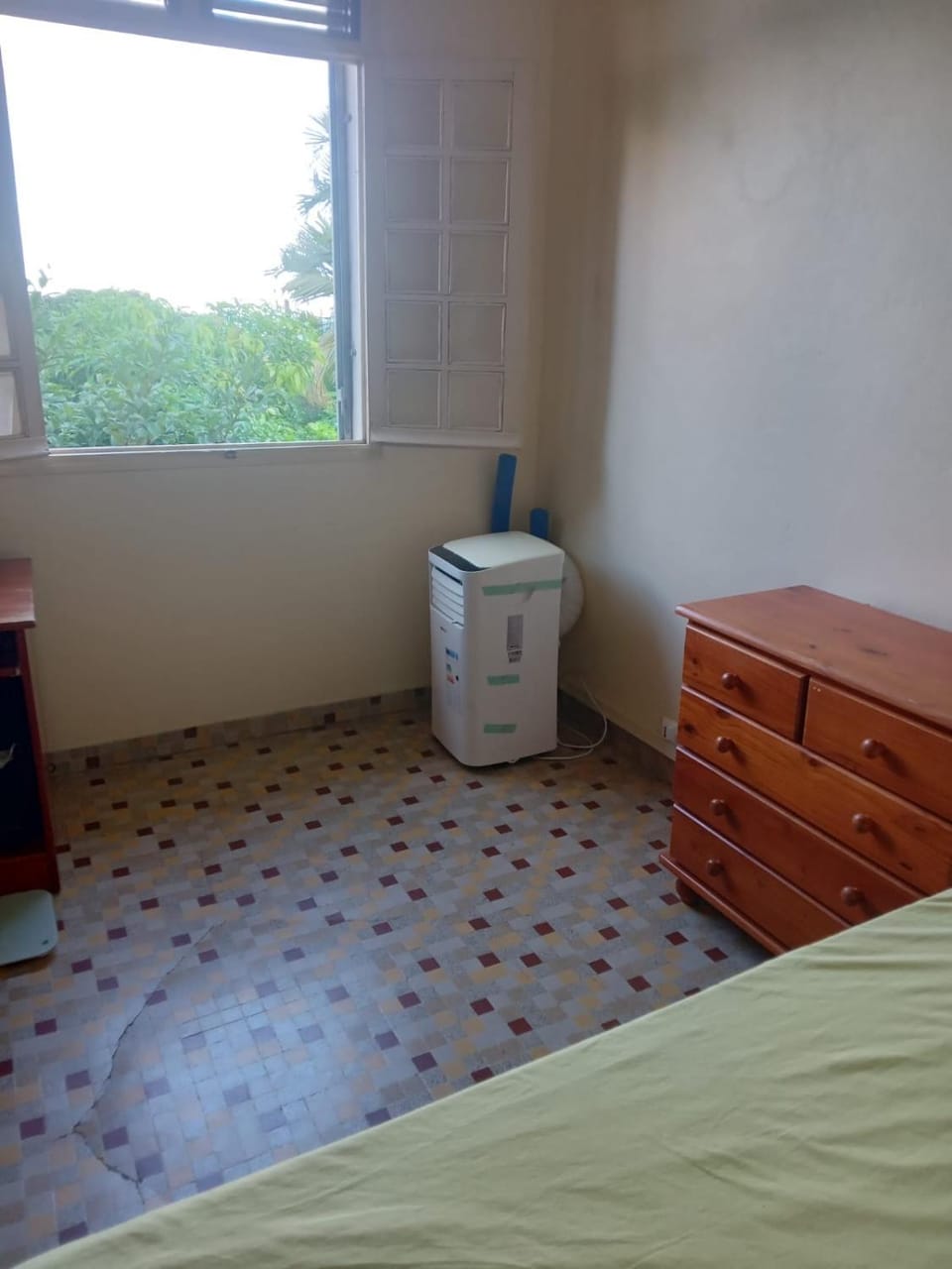 Chambre double chez l' habitant avec parking gratuit et salle de bain commune Vacation rental in Bouillante