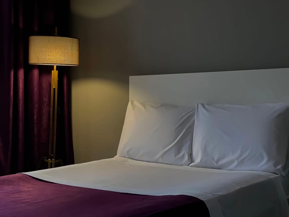 Bed, Photo of the whole room, Bedroom, air conditioner
