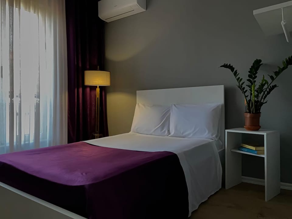 Bed, Photo of the whole room, Bedroom, air conditioner