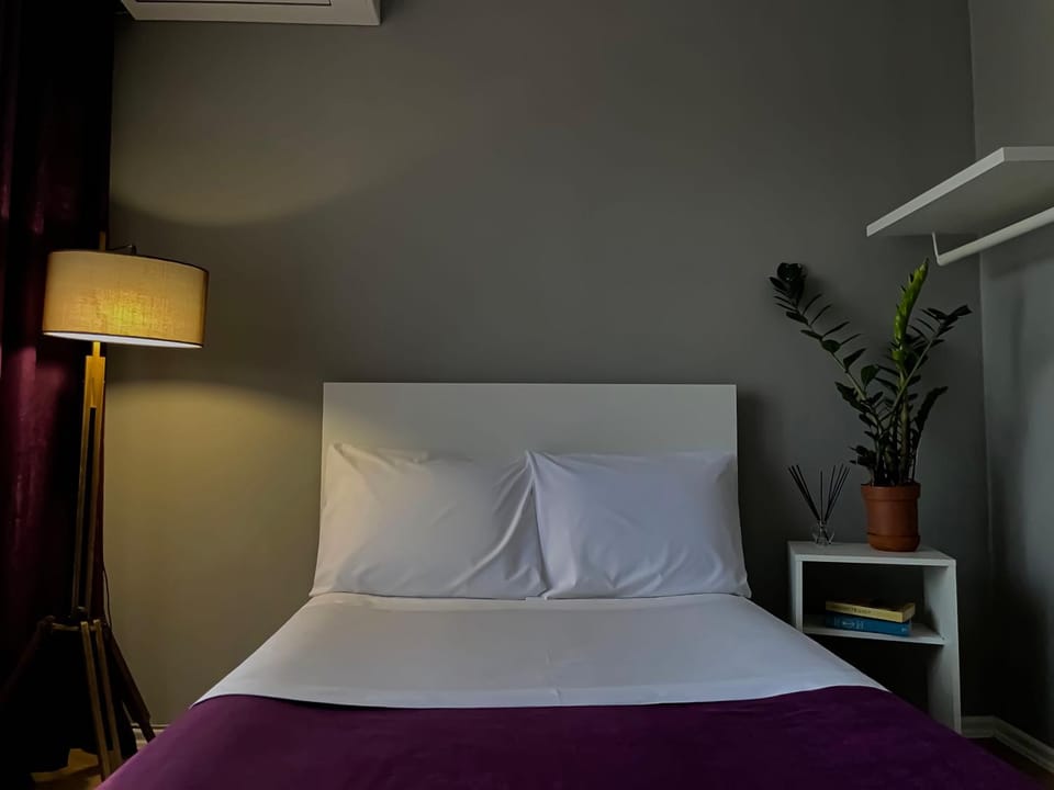 Bed, Photo of the whole room, Bedroom, air conditioner