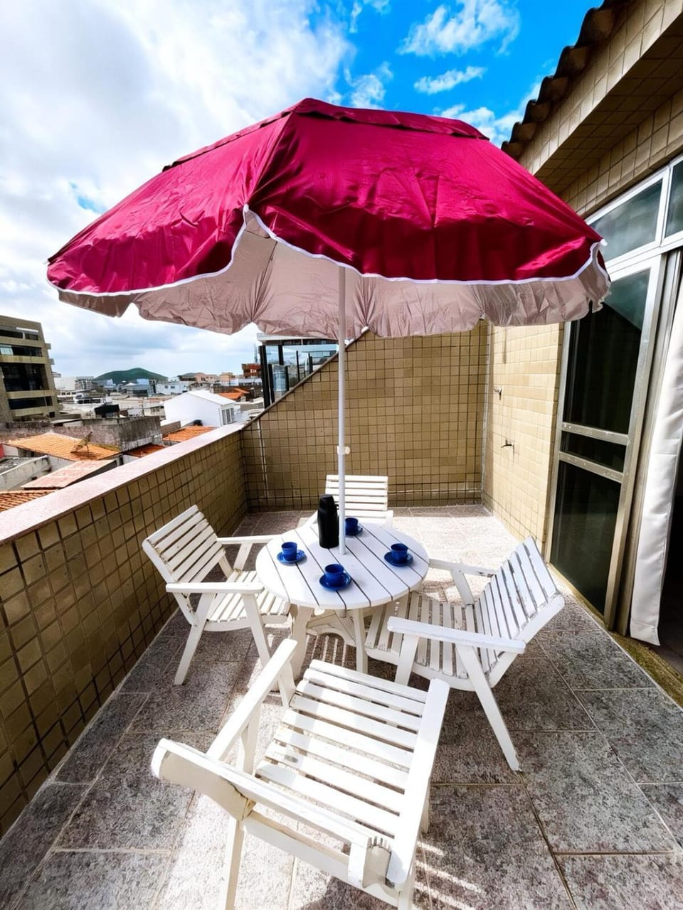 Cobertura Ampla , 7 Min andando da Praia do Forte com Wi-Fi e ar condicionado Apartment in Cabo Frio