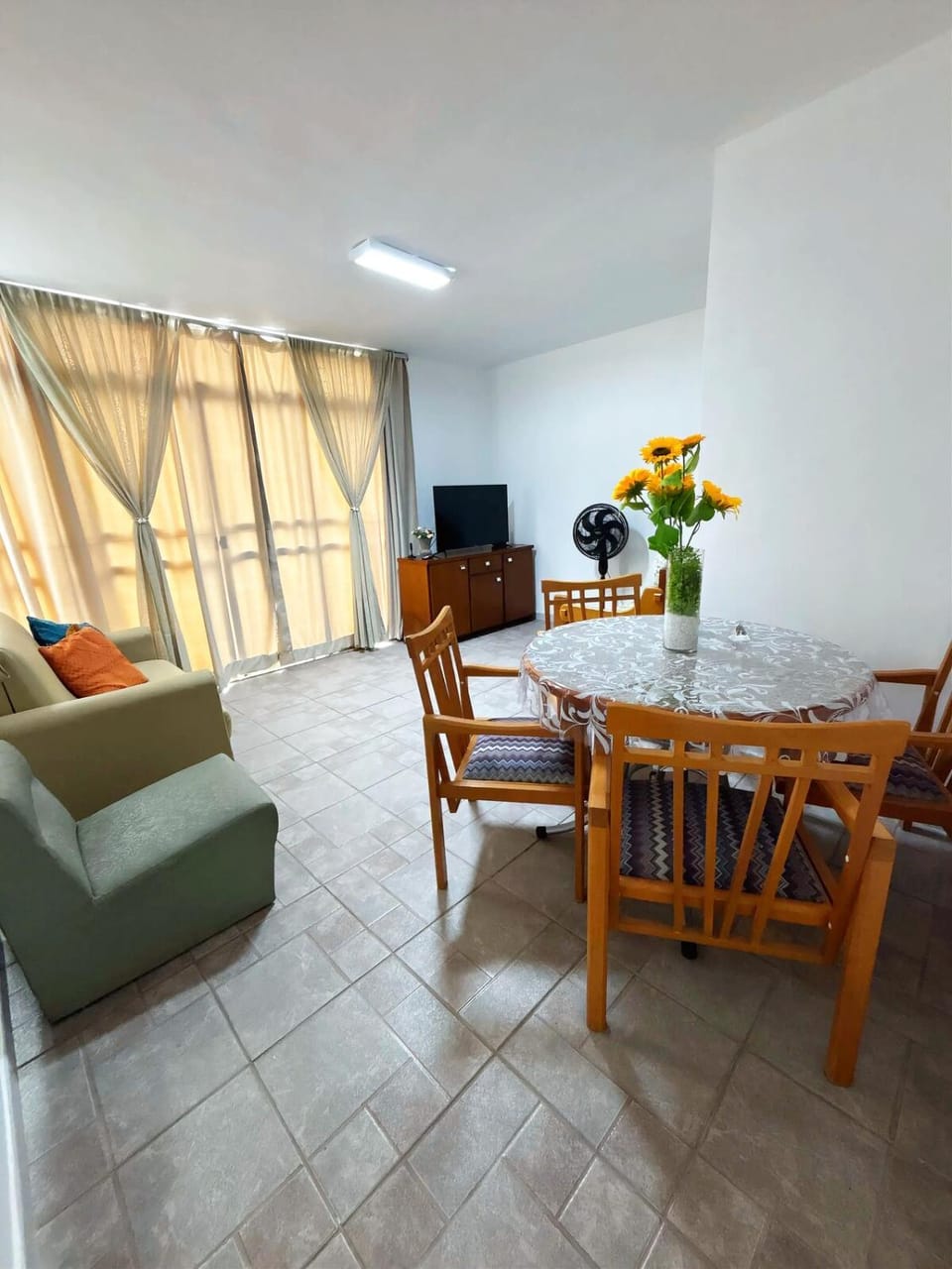 Cobertura Ampla , 7 Min andando da Praia do Forte com Wi-Fi e ar condicionado Apartment in Cabo Frio