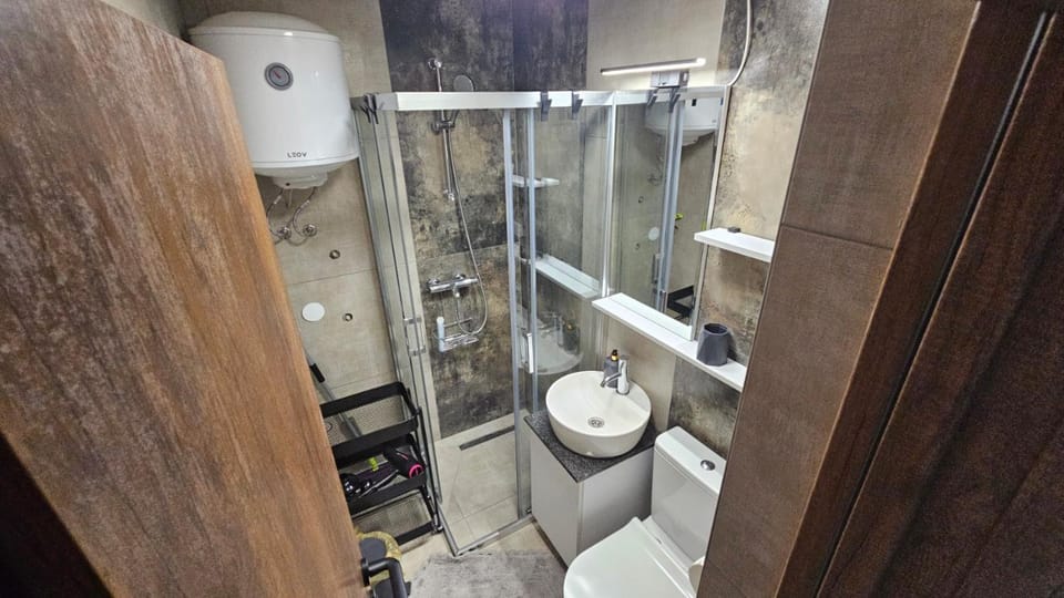 Shower, Bathroom, hair dryier, towels