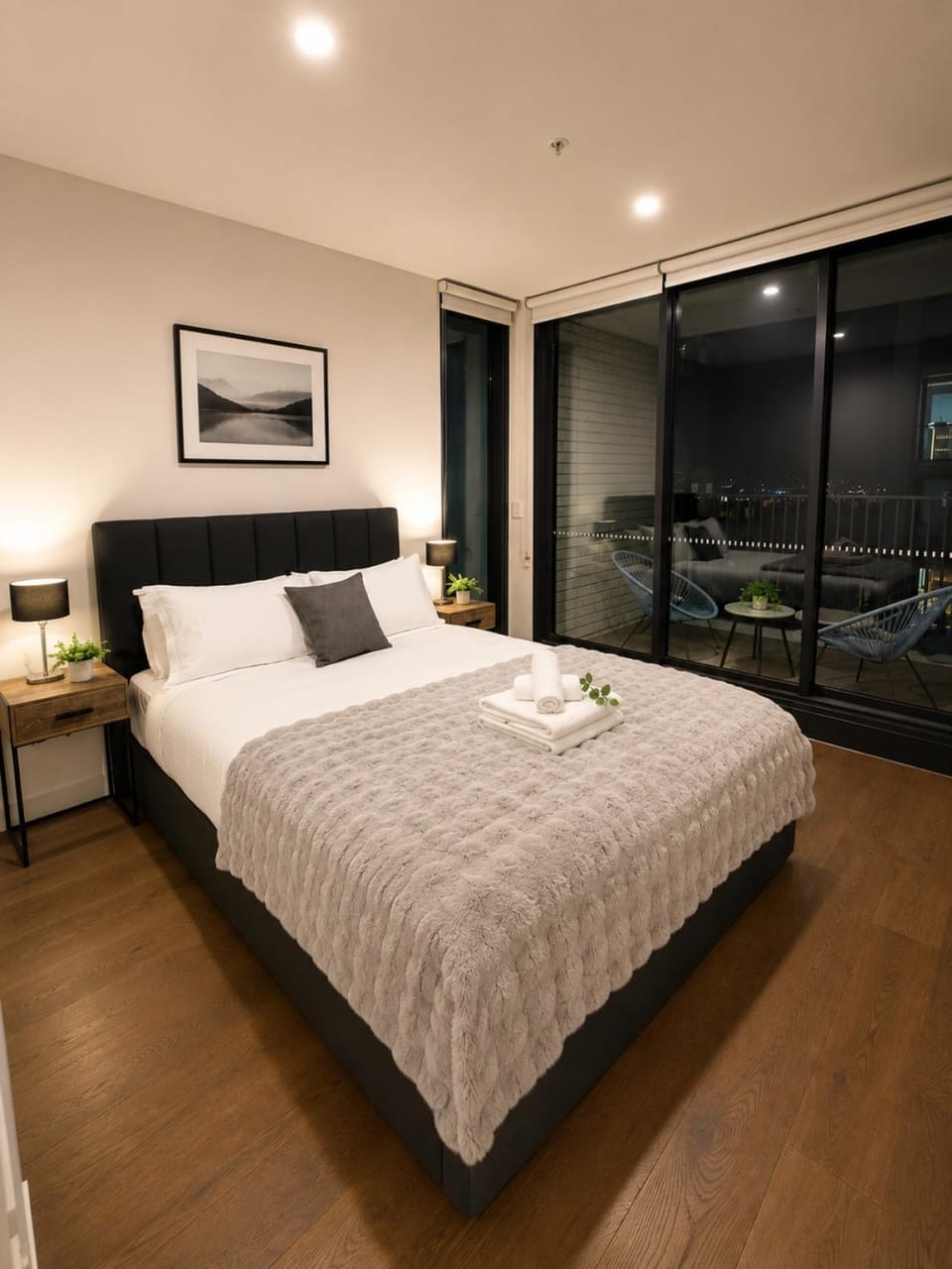 Enormous Modern Retreat Gym Pool BBQ Parking Rooftop Apartment in Lidcombe