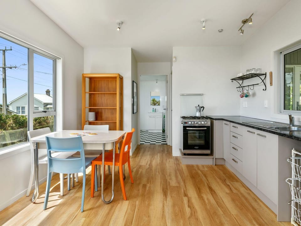 Funky in Fitz - Relax and Enjoy House in New Plymouth