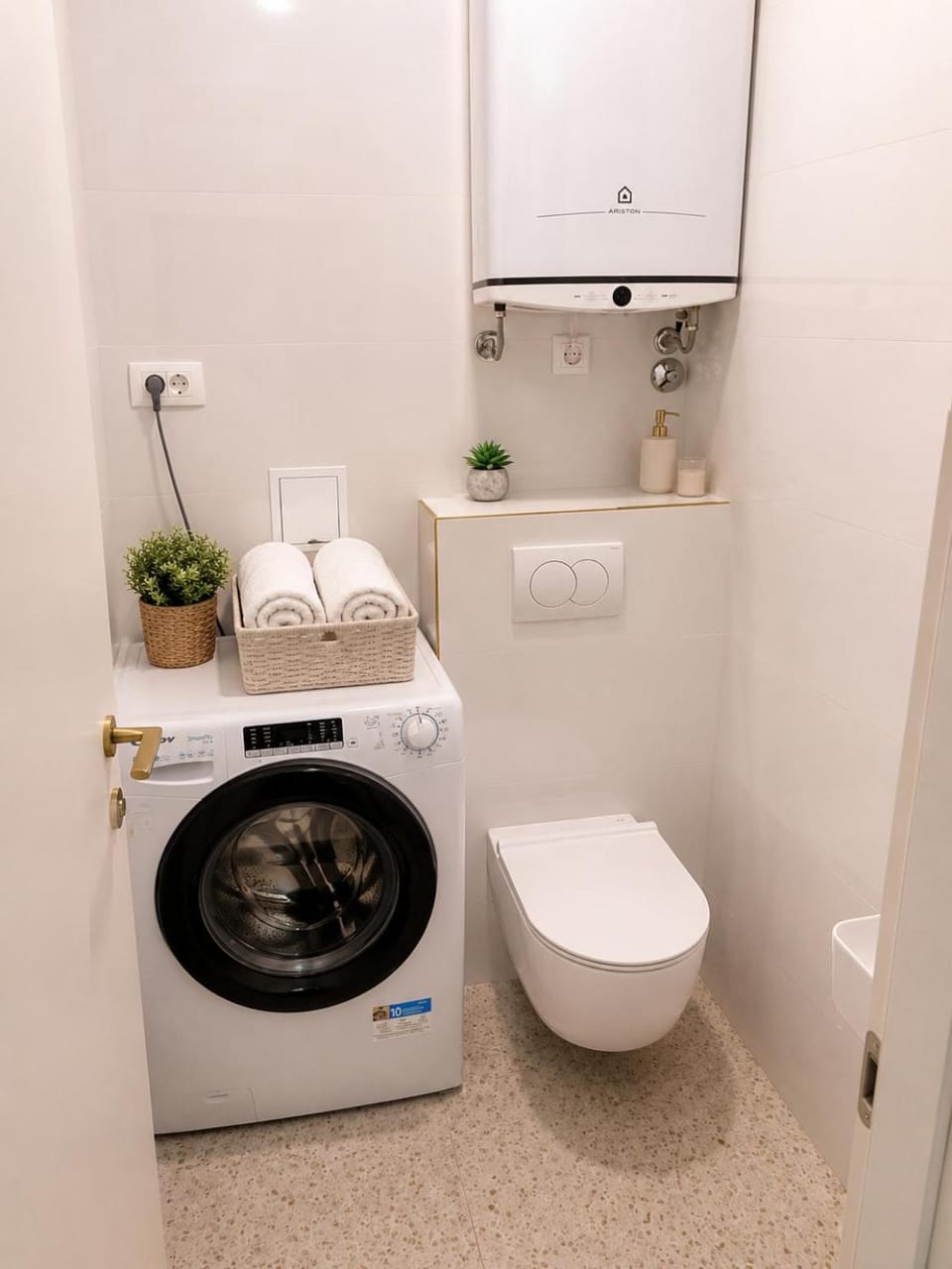 Toilet, Bathroom, washing machine
