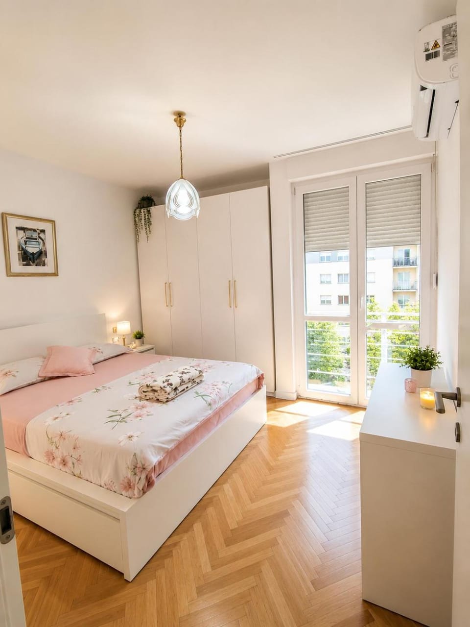 Bed, Photo of the whole room, Bedroom, towels, air conditioner