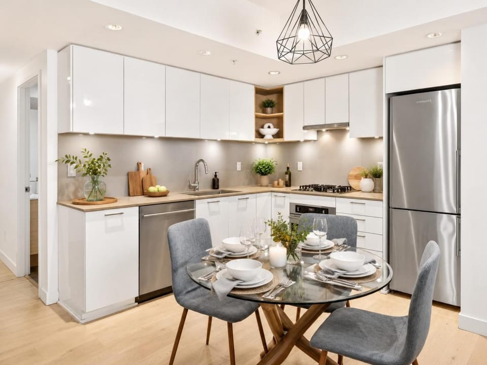 Rare 2BR Townhouse in Prime Location Apartment in Vancouver