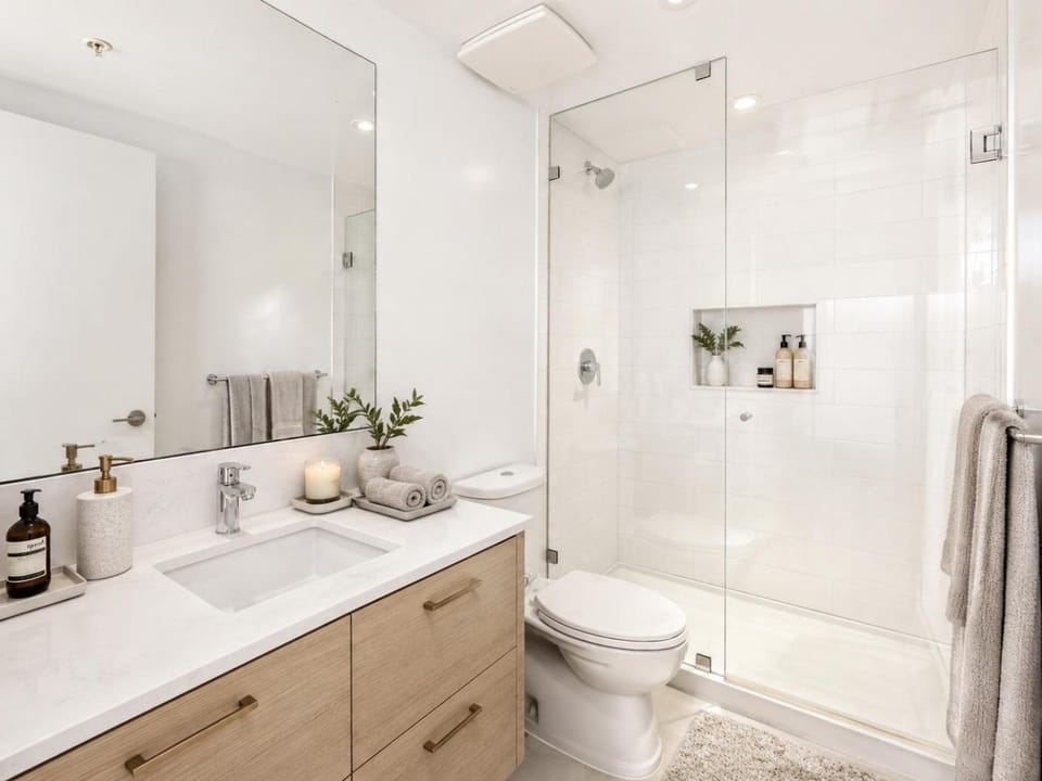 Rare 2BR Townhouse in Prime Location Apartment in Vancouver