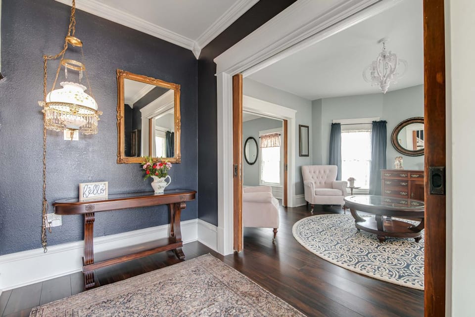 Living room, Seating area