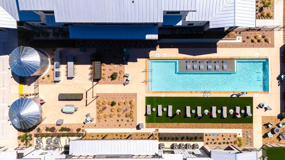 Swimming pool