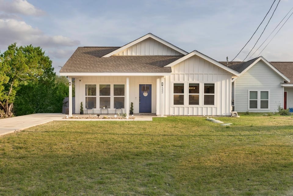 Property building, Spring, Day, Garden