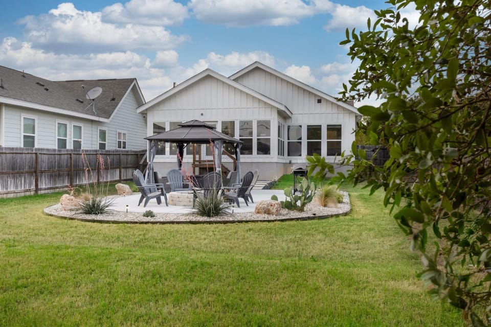 Property building, Day, Garden