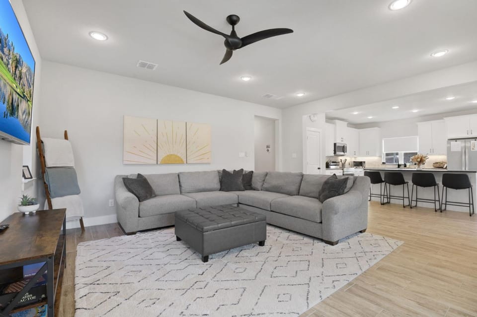TV and multimedia, Living room, Seating area