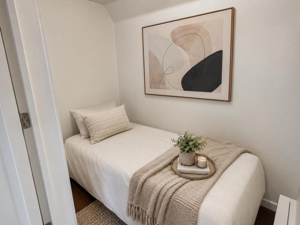 Central Vancouver 2 Bedroom plus Den Townhouse with Urban Comfort Apartment in Vancouver