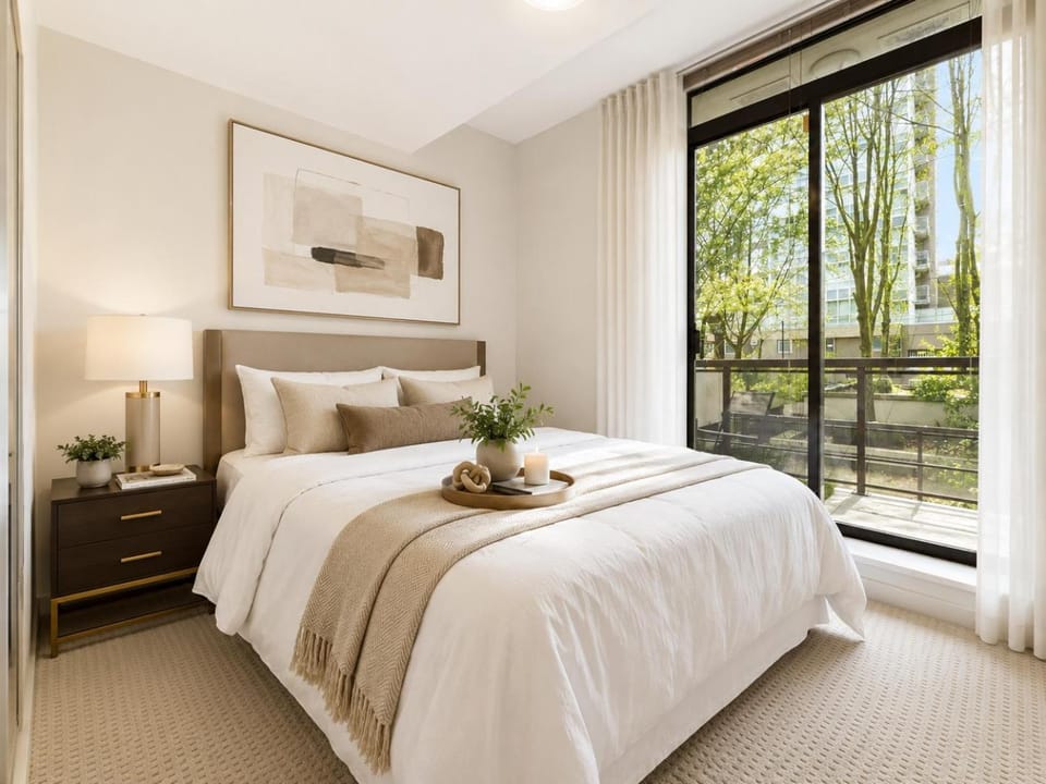 Central Vancouver 2 Bedroom plus Den Townhouse with Urban Comfort Apartment in Vancouver