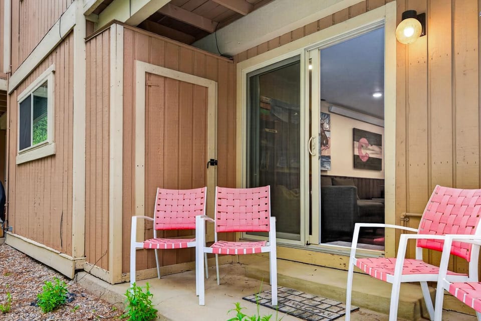 Patio, Day, Balcony/Terrace, Seating area