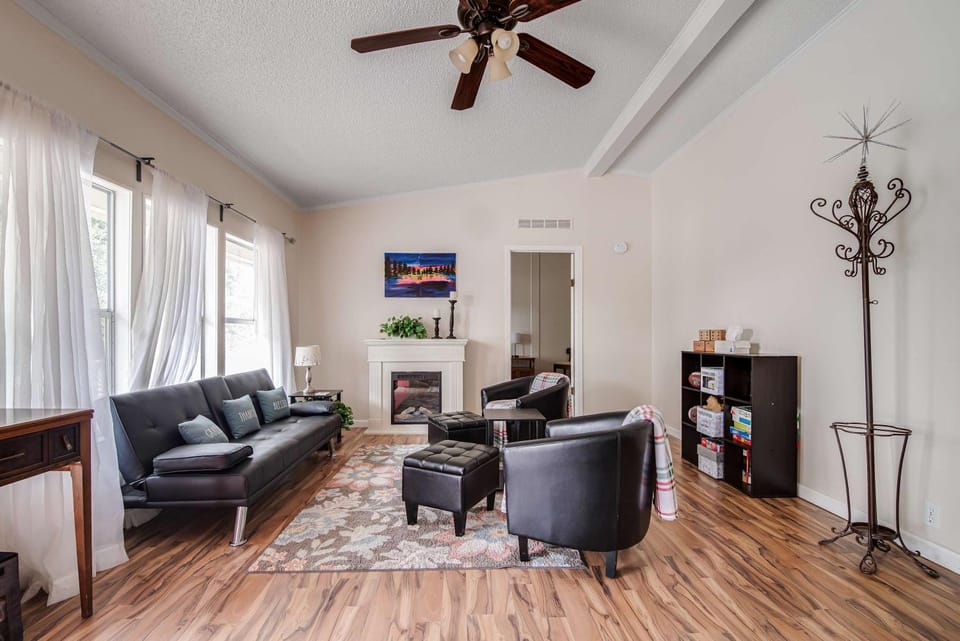 TV and multimedia, Living room, Seating area