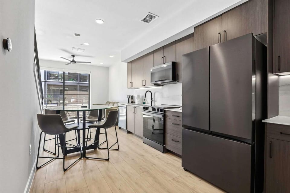 Kitchen or kitchenette, kitchen