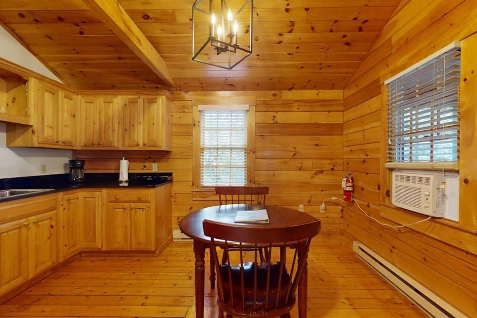 Kitchen or kitchenette, Dining area, kitchen