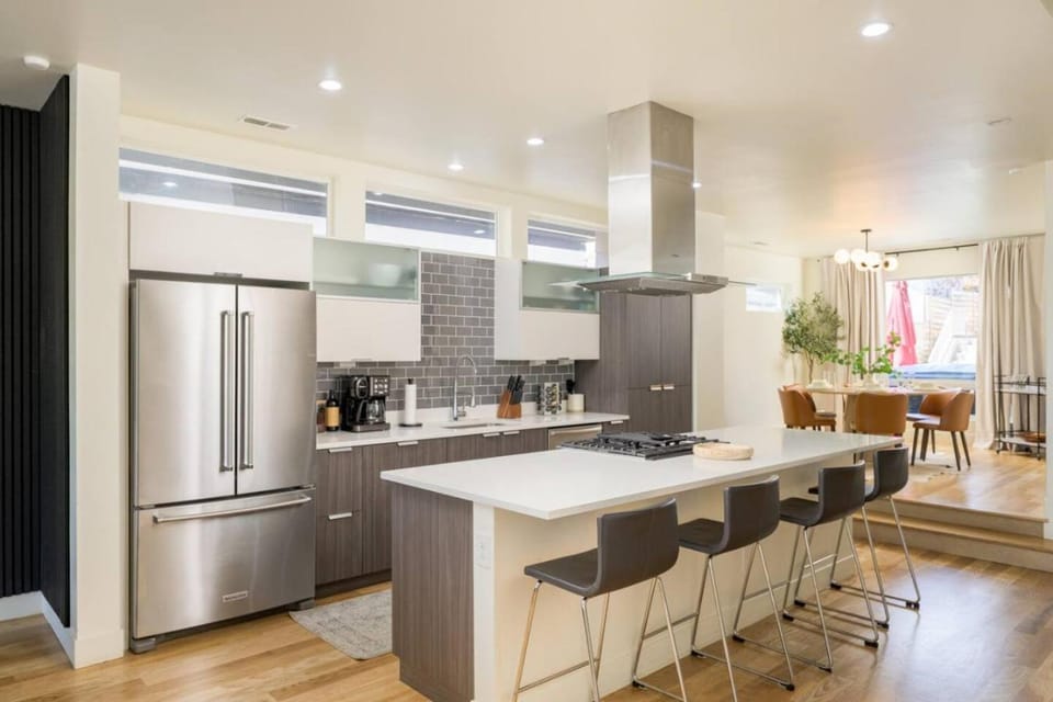 Elevation Haus LoHi City Views Hot Tub House in Denver
