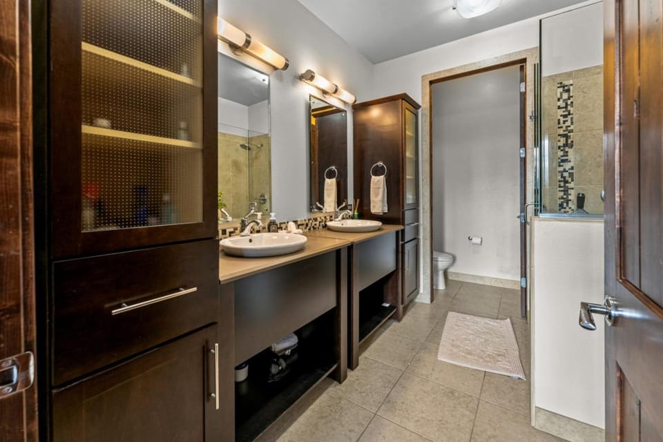 Chic Loft Heart of RiNo Walk to Everything House in Denver