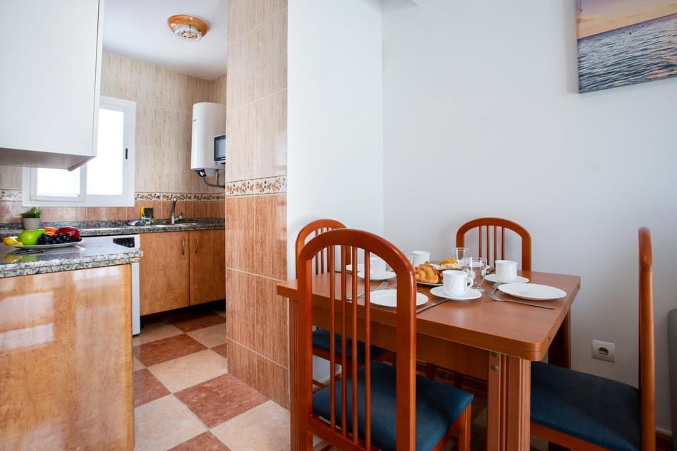Dining area, kitchen