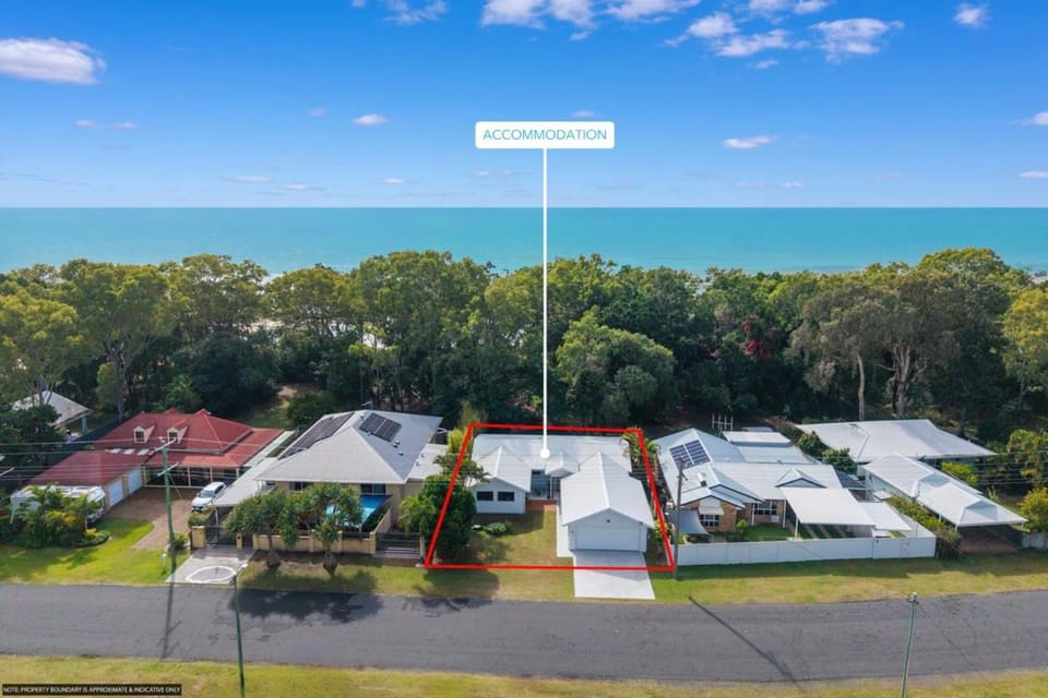 Absolute Beachfront Retreat - Private Beach TOOGOOM House in Toogoom