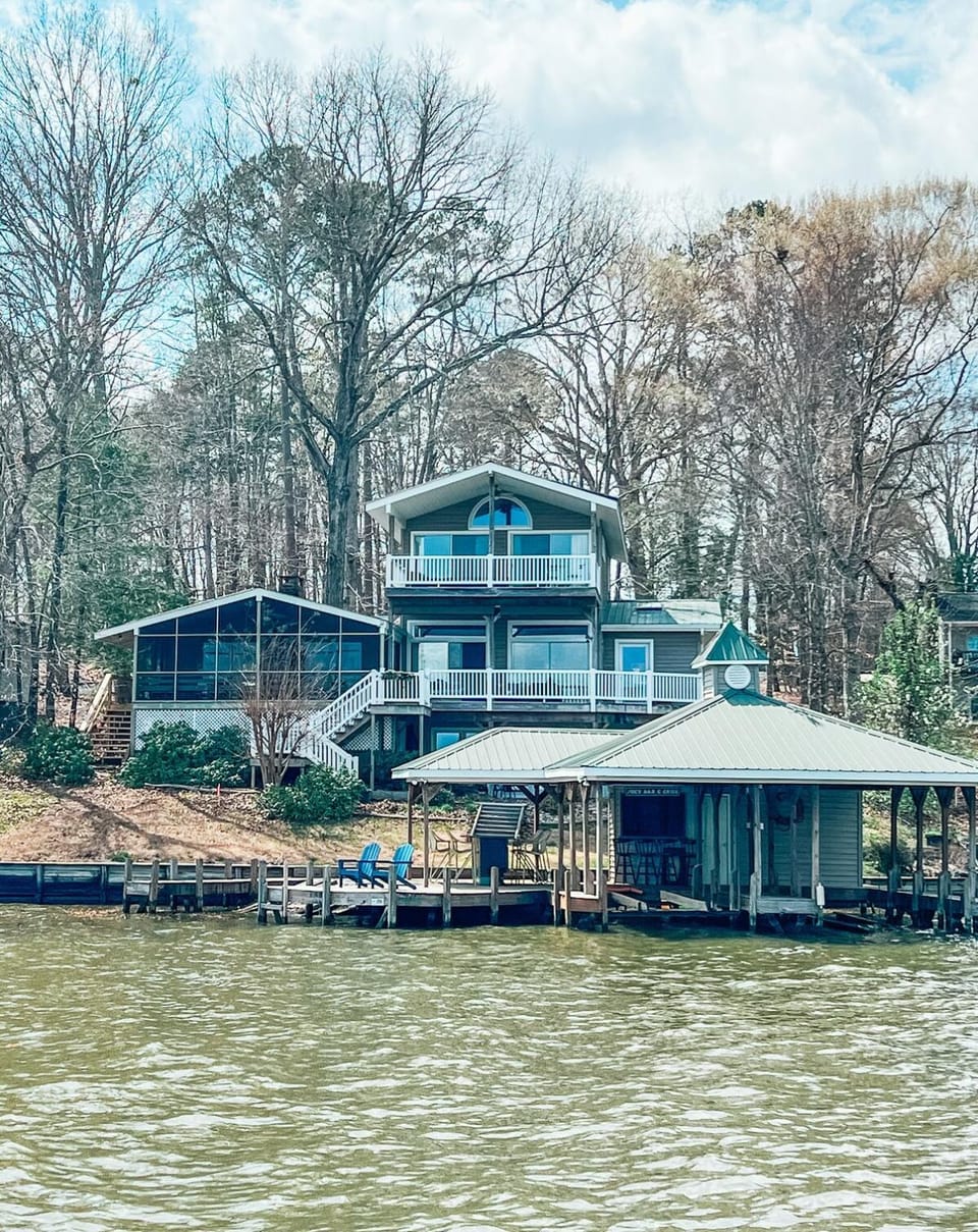 4-BR Lakefront Home with amazing views House in Lake Tillery