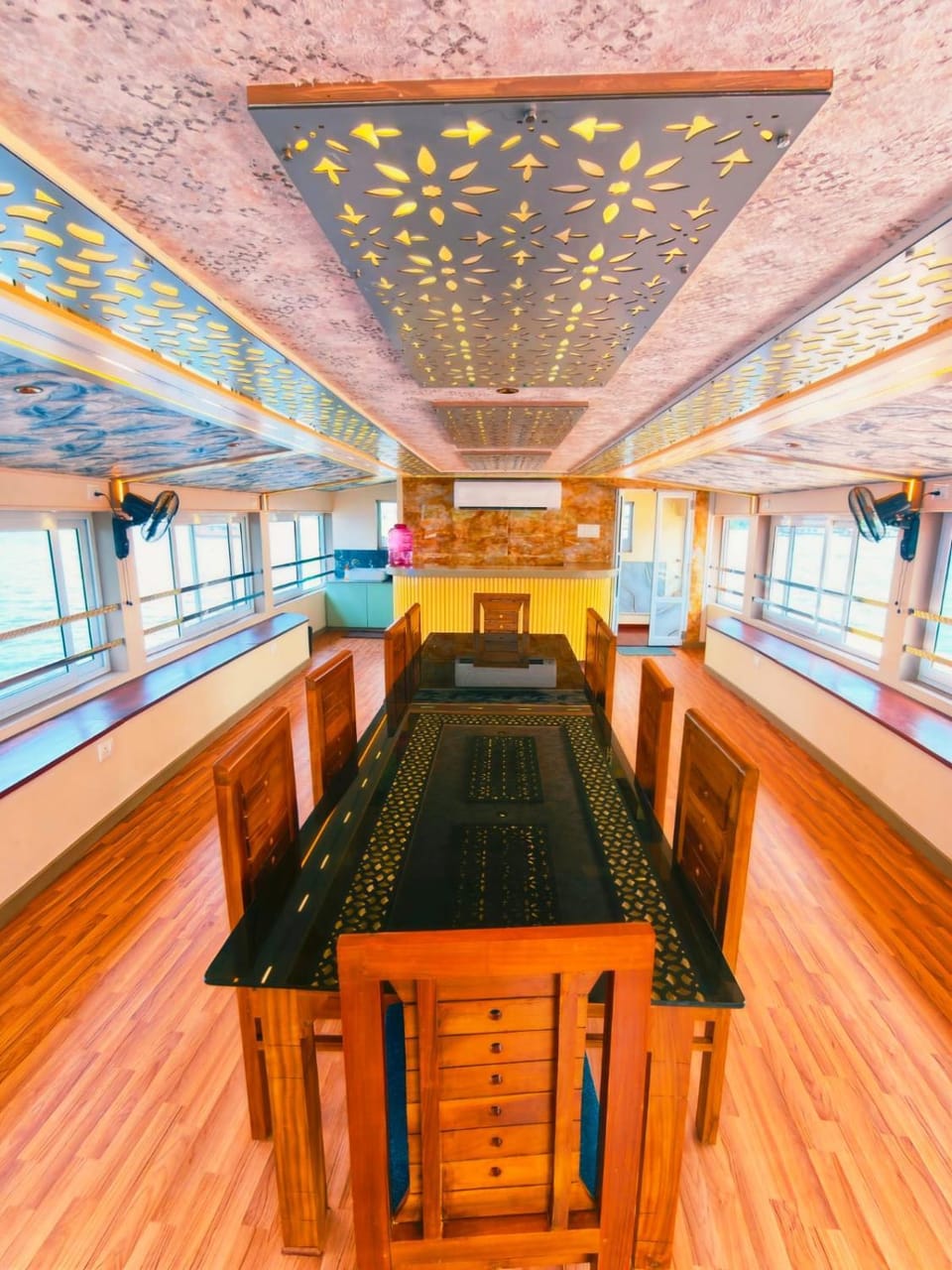 Lake Park Cruise Hostel in Alappuzha