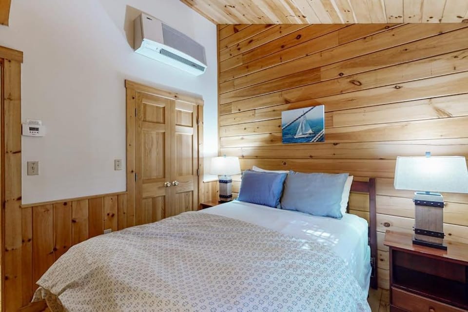 Bed, Bedroom, air conditioner