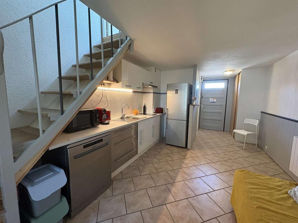 Duplex calme avec climatisation - 4 pers. vue pinède - FR-1-845-39 Apartment in French Riviera