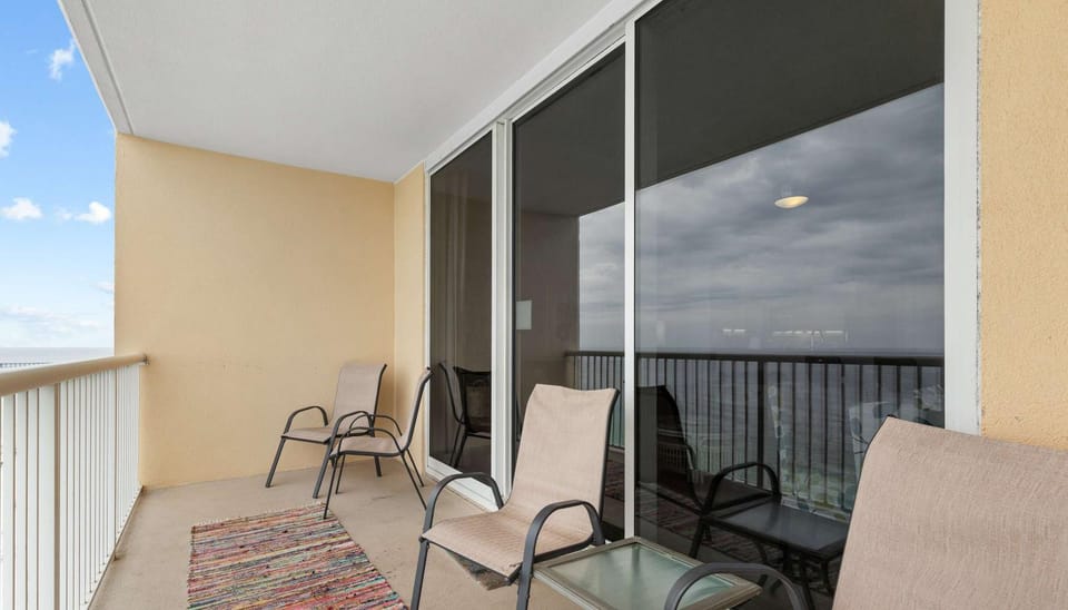 Majestic View Oceanfront House in Long Beach