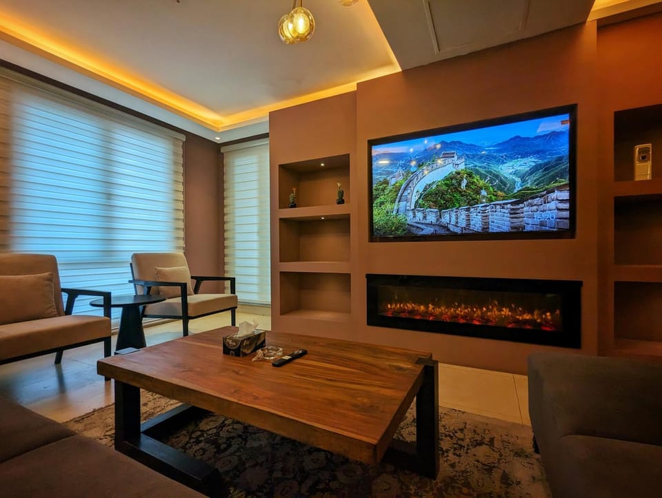 Communal lounge/ TV room, TV and multimedia, Living room, Seating area, Evening entertainment
