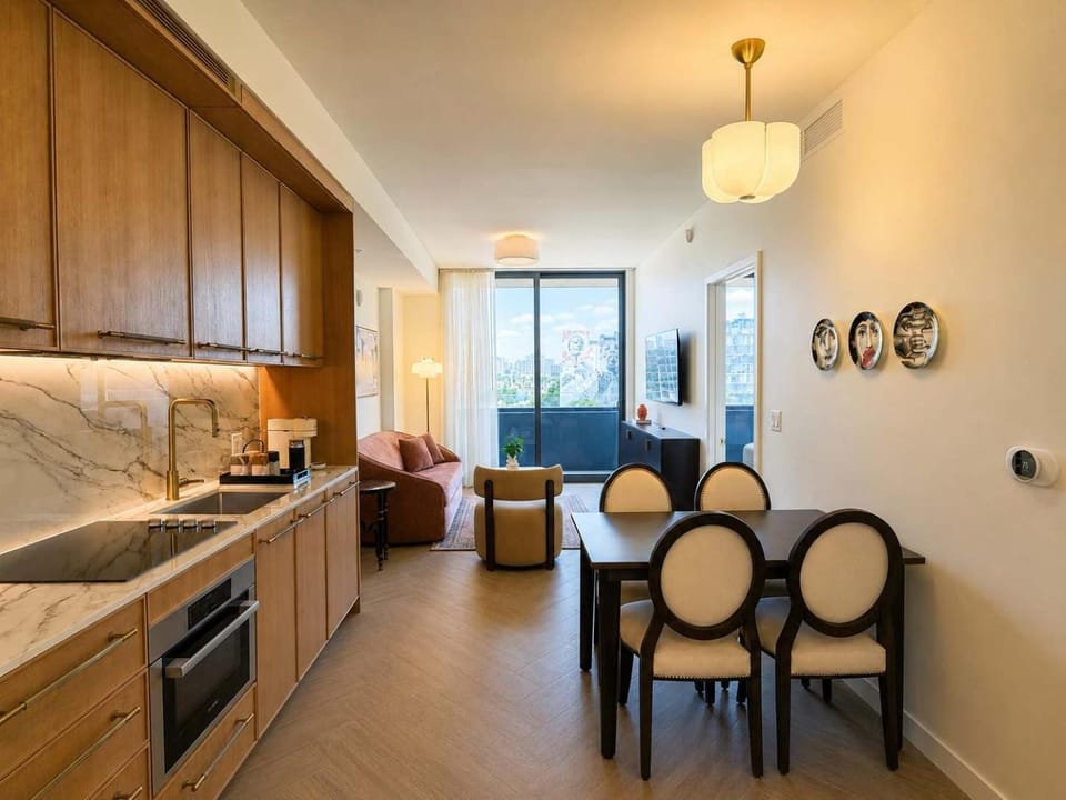 Luxury Designer Condo Pool Gym Wynwood Apartment in Miami