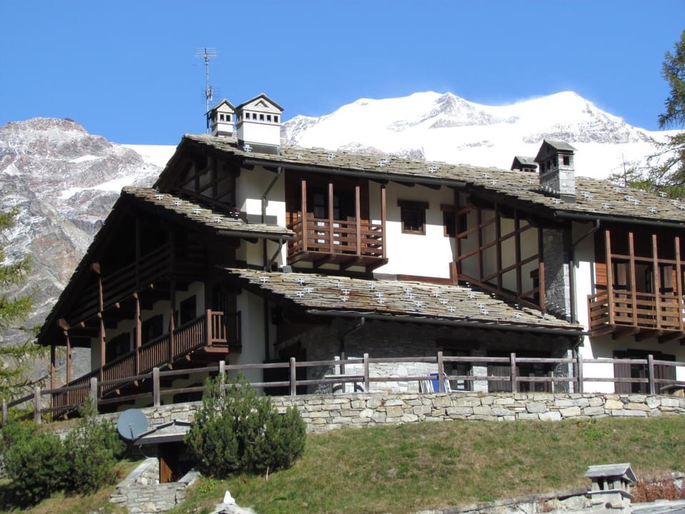Property building, Winter