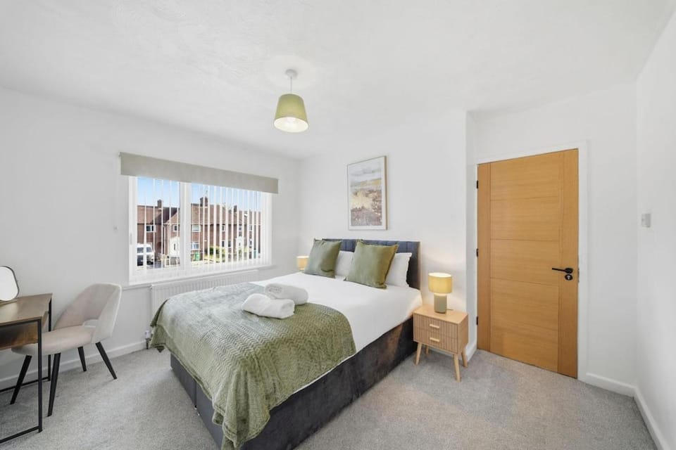 Bed, Photo of the whole room, Bedroom