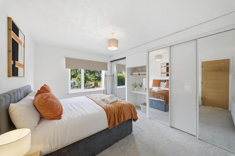 Bed, Photo of the whole room, Bedroom, wardrobe