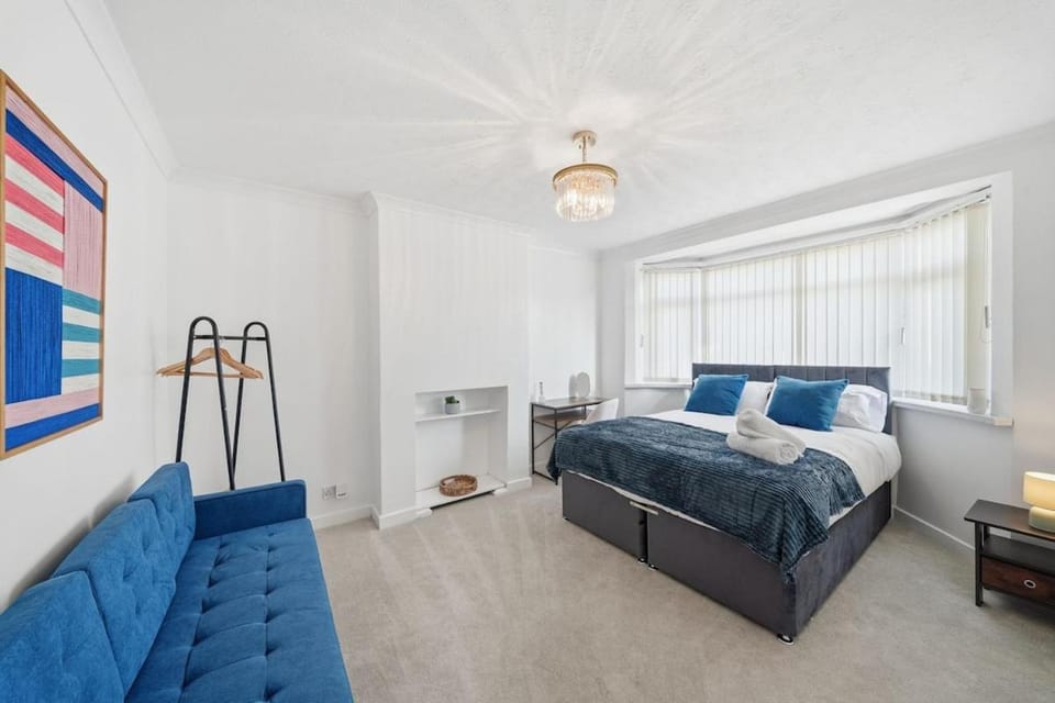 Bed, Photo of the whole room, Bedroom