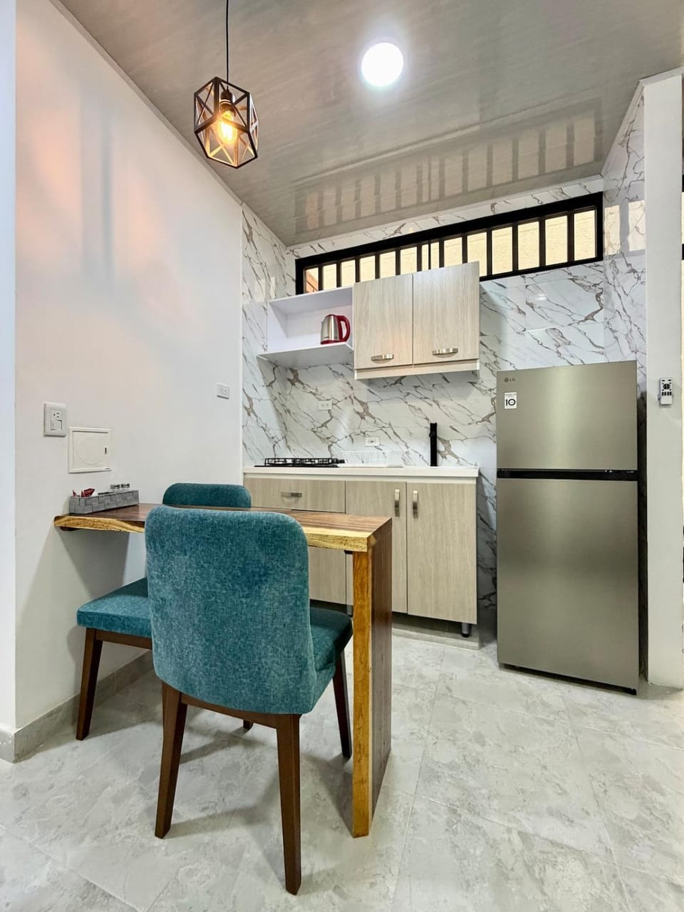 Kitchen or kitchenette, Dining area