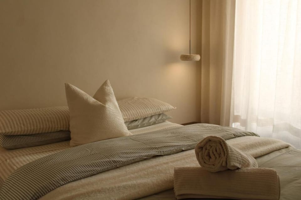 Coastal Escape in Fishpen 2BR Walk to Beach & Lake Apartment in Merimbula