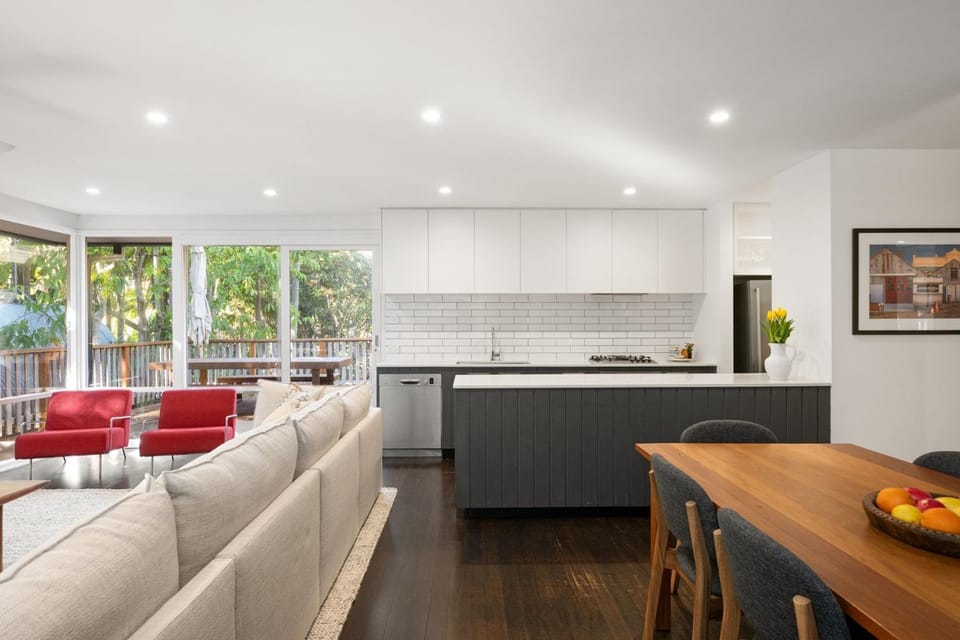 The Serpentine Beach House House in Pittwater Council